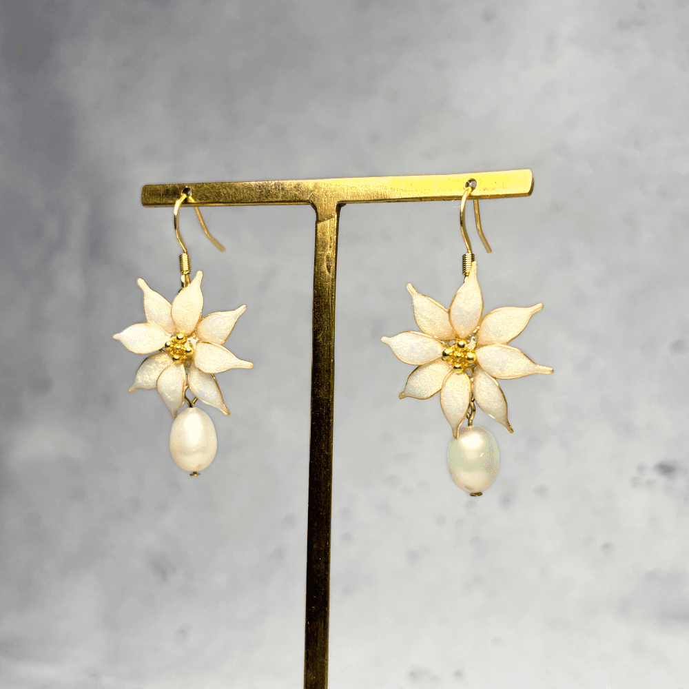 【ポインセチア】イヤリング／一輪／シャンパンゴールド／クリスマス／金属アレルギー対応／ニッケルフリー／冬新作／受注生産 | 5枚目